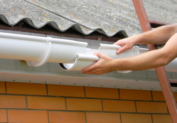 Cost of Gutter Hanging in Griffin